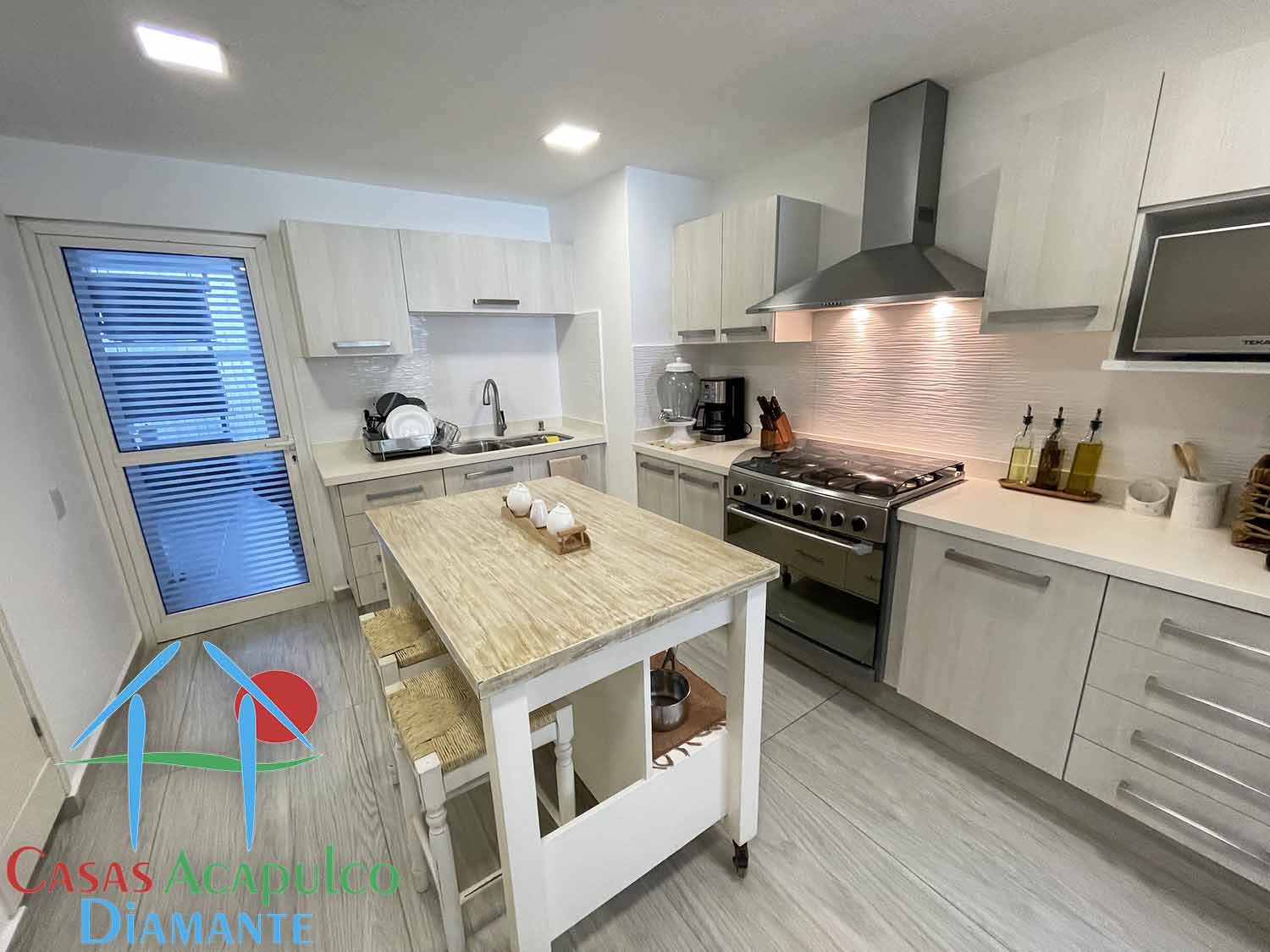 Maralago C 202 - Cocina antes de Otis 9